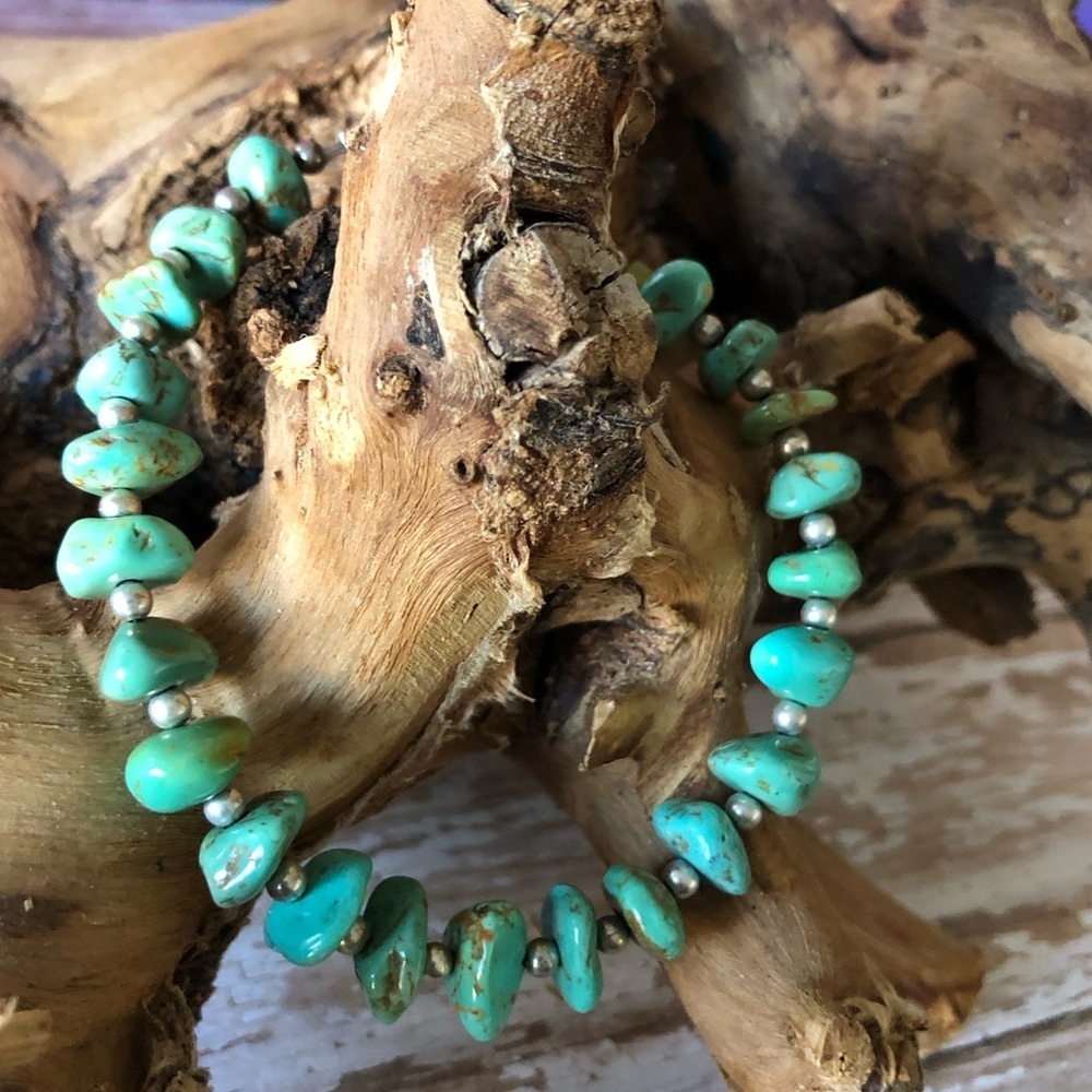 🩵 Vintage Genuine Turquoise Nugget and Silver Beaded Boho Bracelet - Picture 4 of 9